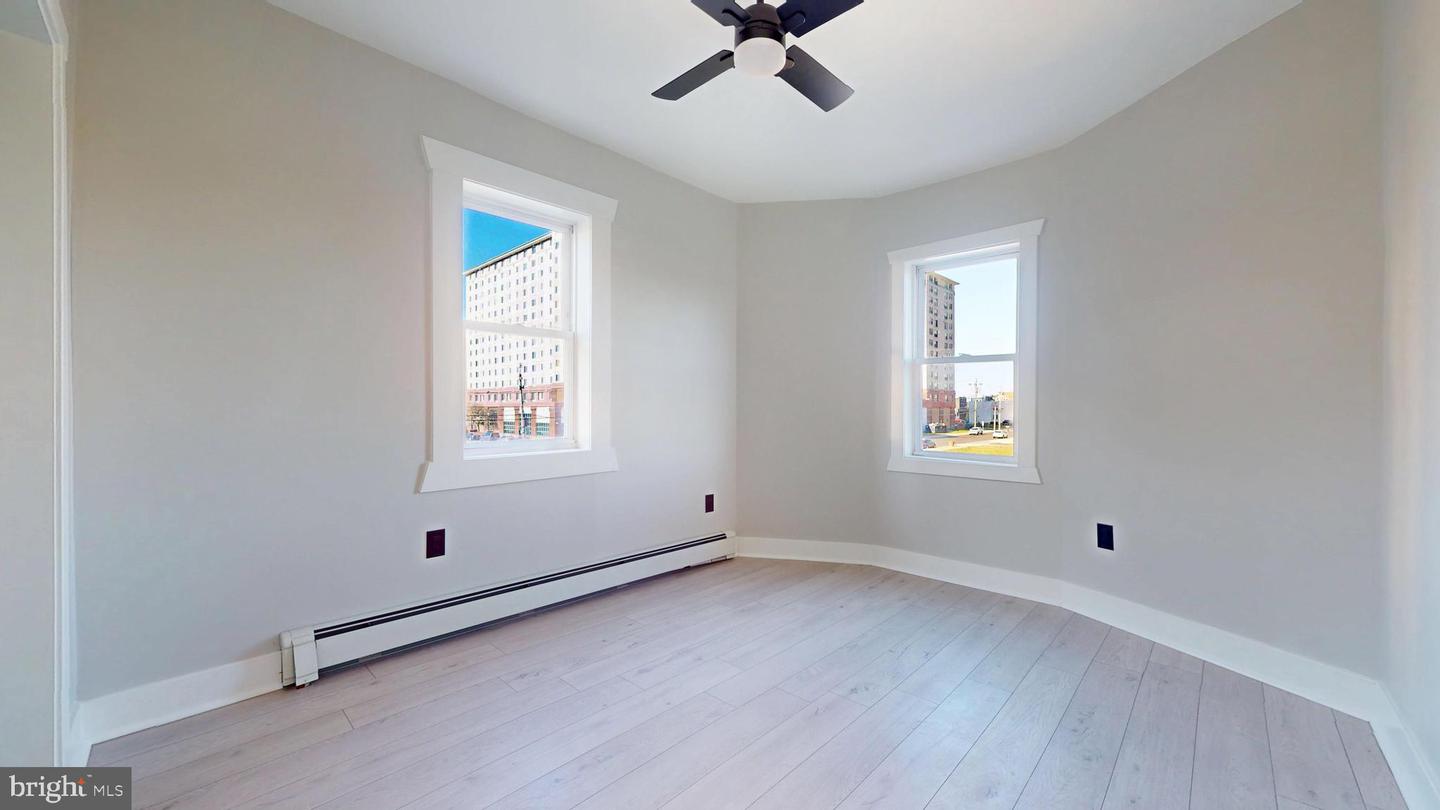 203 S Metropolitan Ave Property Photo 31