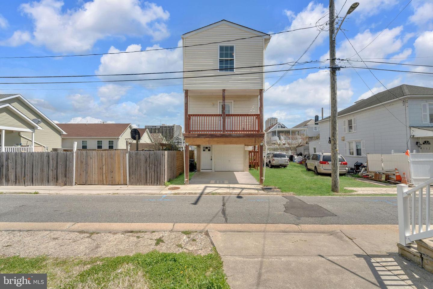 131 N Congress Ave Property Photo 1