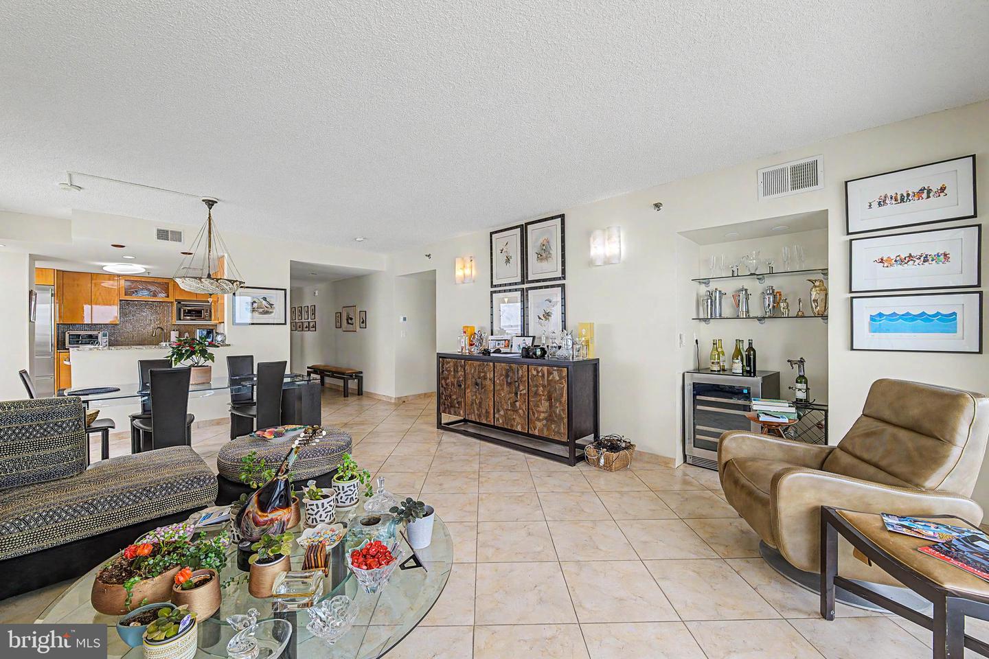 3101 Bdwk 1503-1505 T2 Property Photo 25