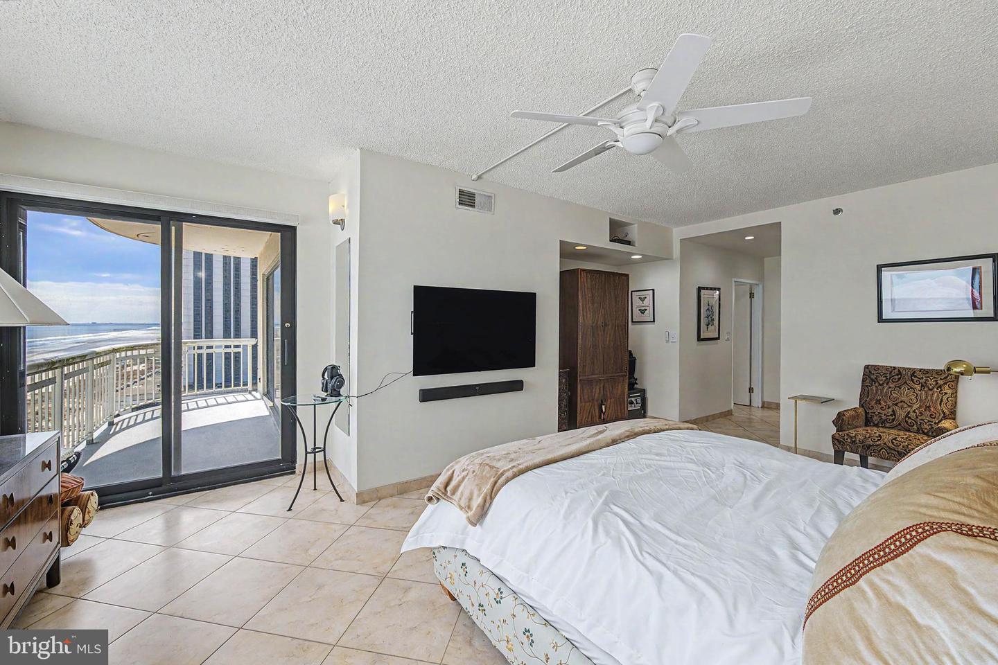 3101 Bdwk 1503-1505 T2 Property Photo 36