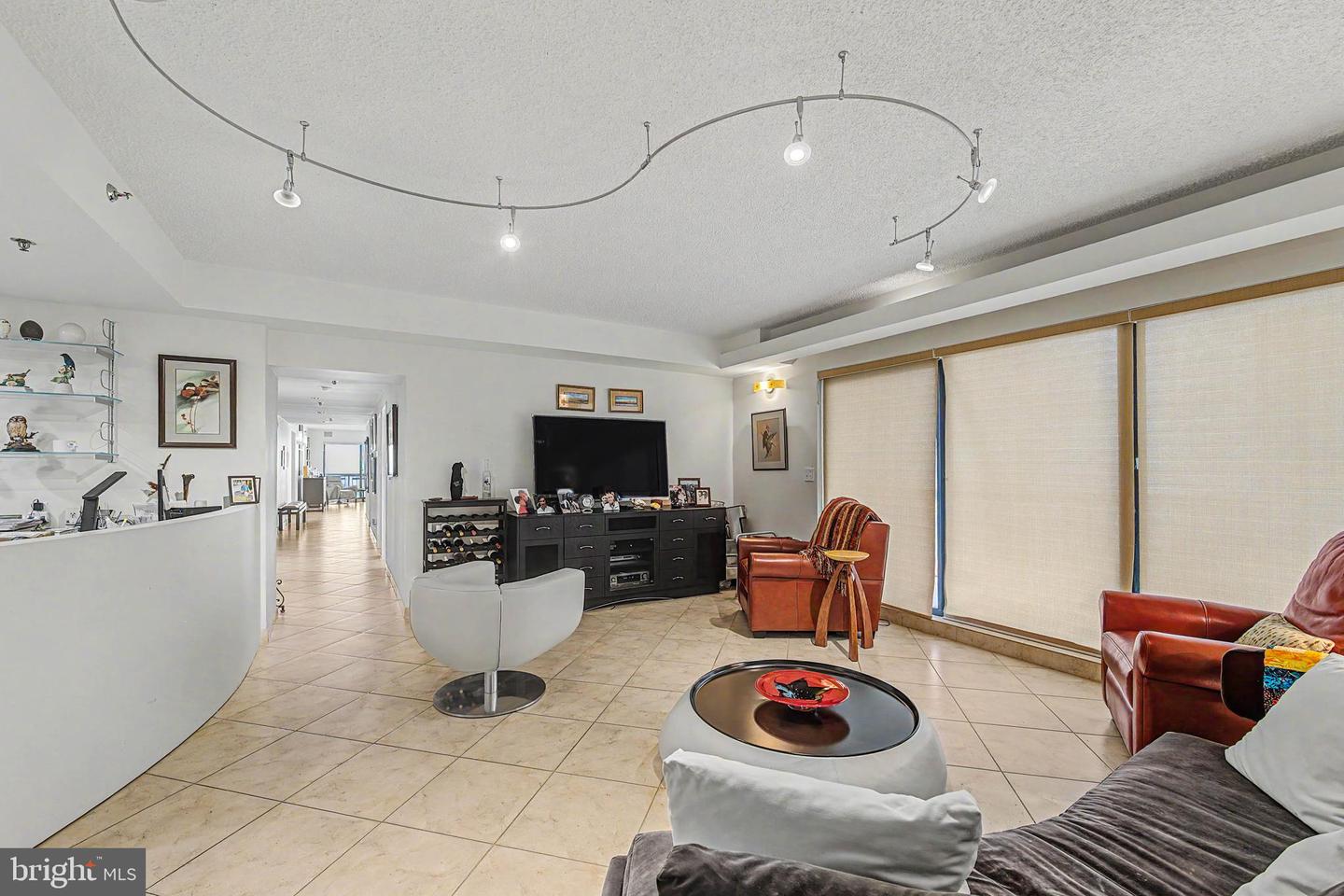 3101 Bdwk 1503-1505 T2 Property Photo 46