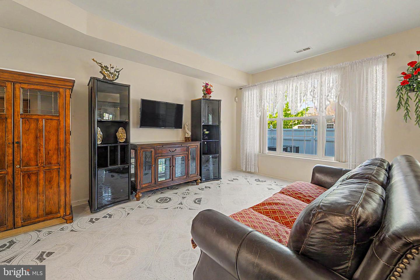 606 London Court Ii Property Photo 4