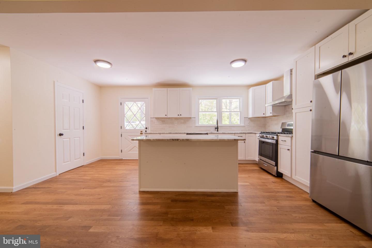236 Cedar Ave Property Photo 5