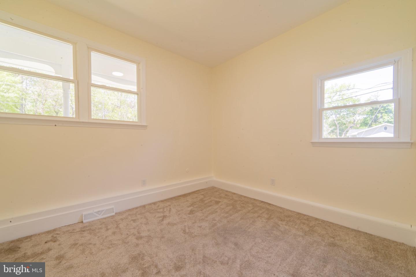 236 Cedar Ave Property Photo 17