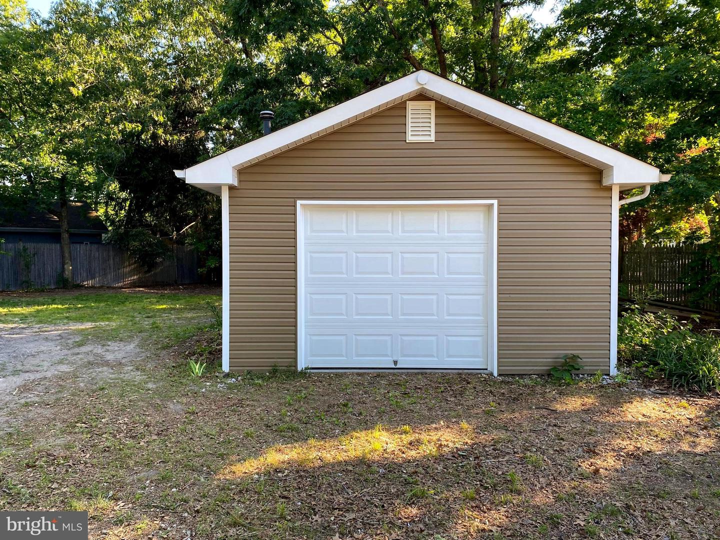 401 Cains Mill Rd Property Photo 16