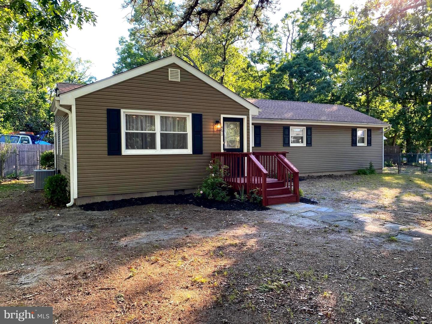 401 Cains Mill Rd Property Photo 27