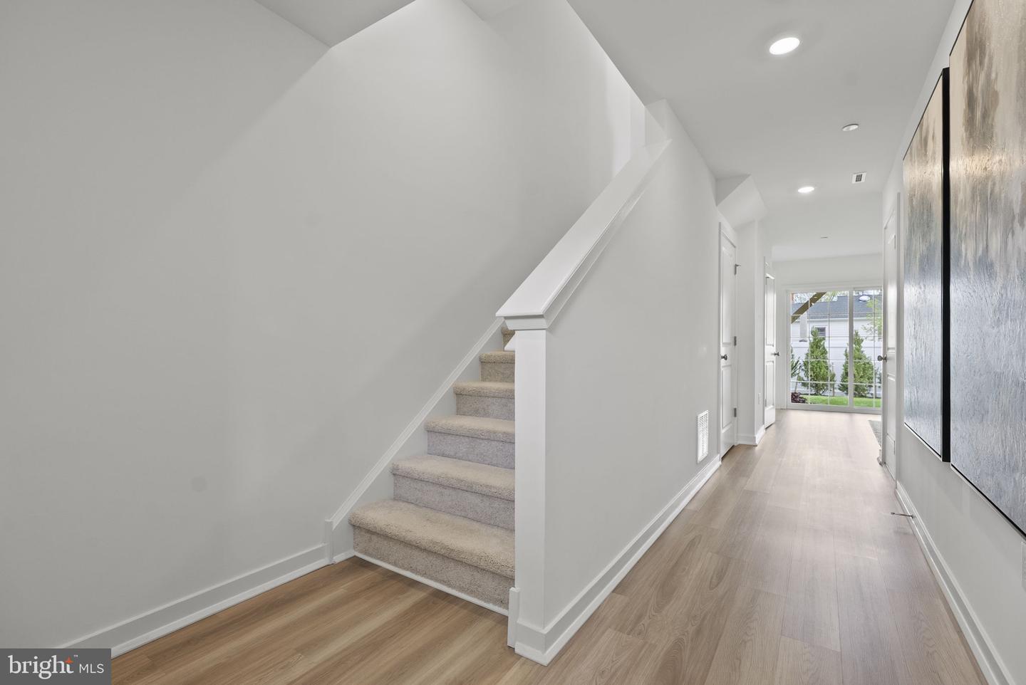 124 Washington St N Property Photo 3