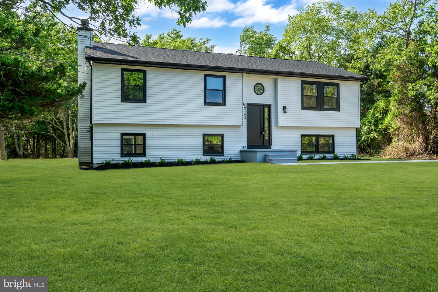 415 1st Ave Property Photo 6