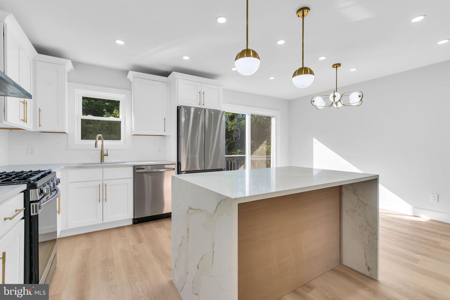 415 1st Ave Property Photo 14