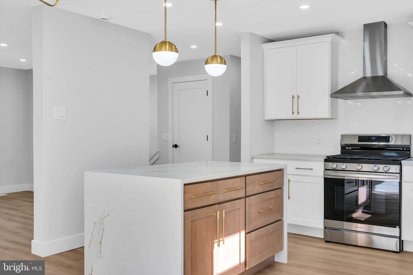415 1st Ave Property Photo 17