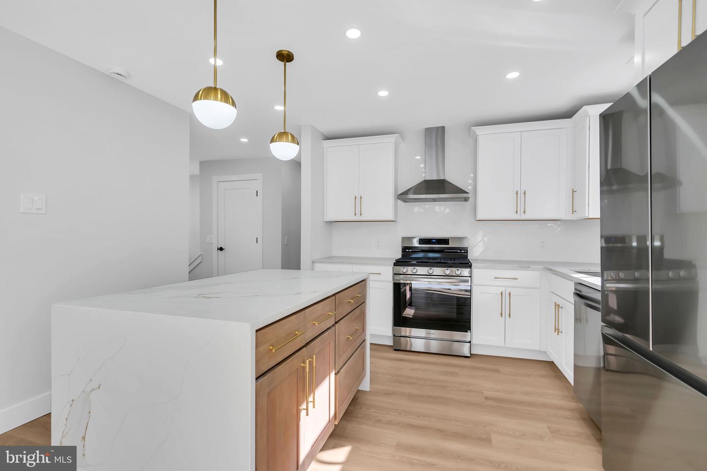 415 1st Ave Property Photo 18