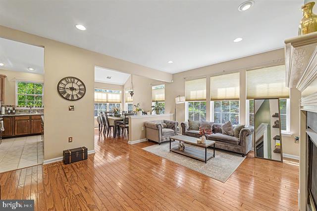 684 Jupiter Hills Ln Property Photo 29