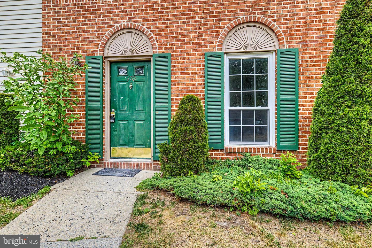 170 Rumson Property Photo 4