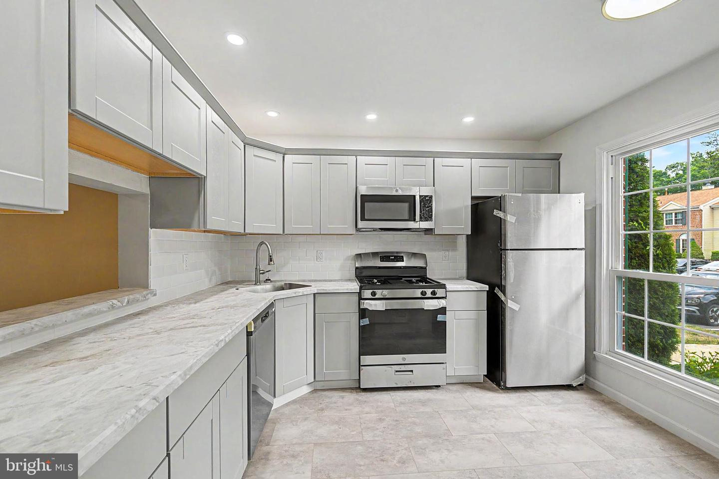 170 Rumson Property Photo 8
