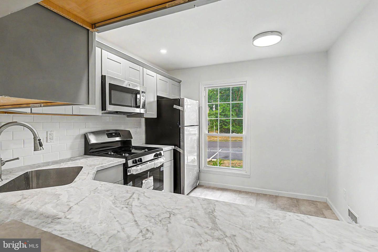 170 Rumson Property Photo 10
