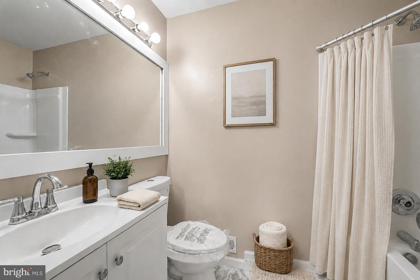 170 Rumson Property Photo 32