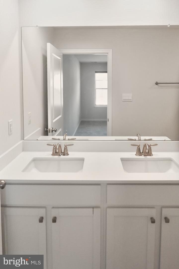 1214 Peterson Way Property Photo 32