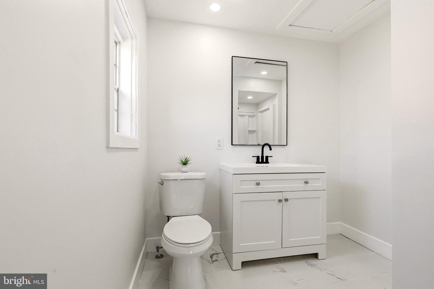 638 8th St Property Photo 8