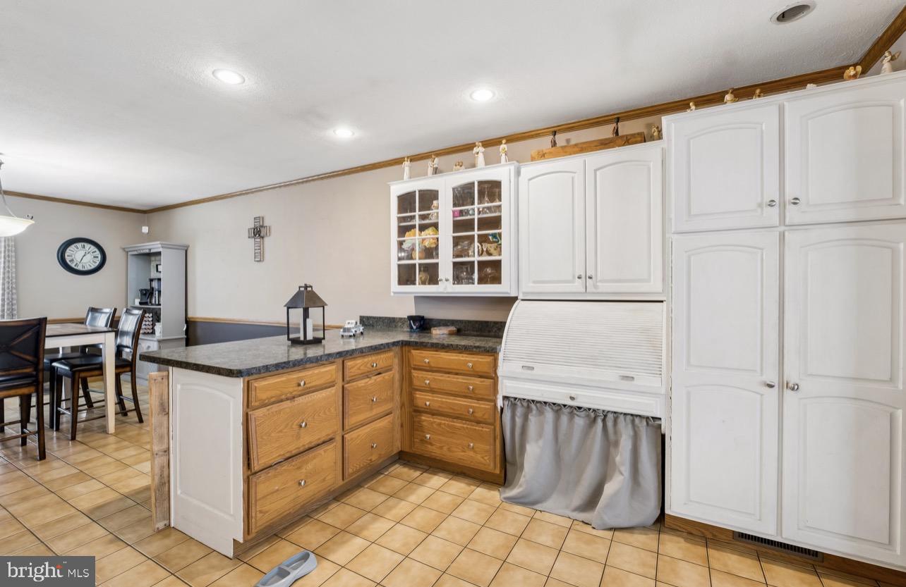 370 Pine Rd Property Photo 5