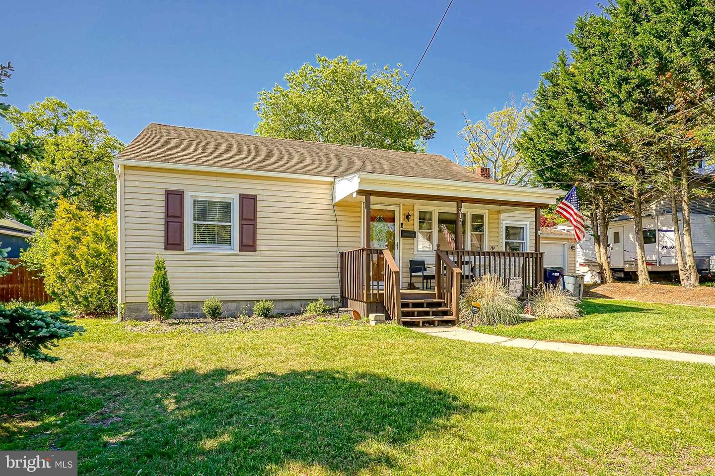 317 Pine St Property Photo 2