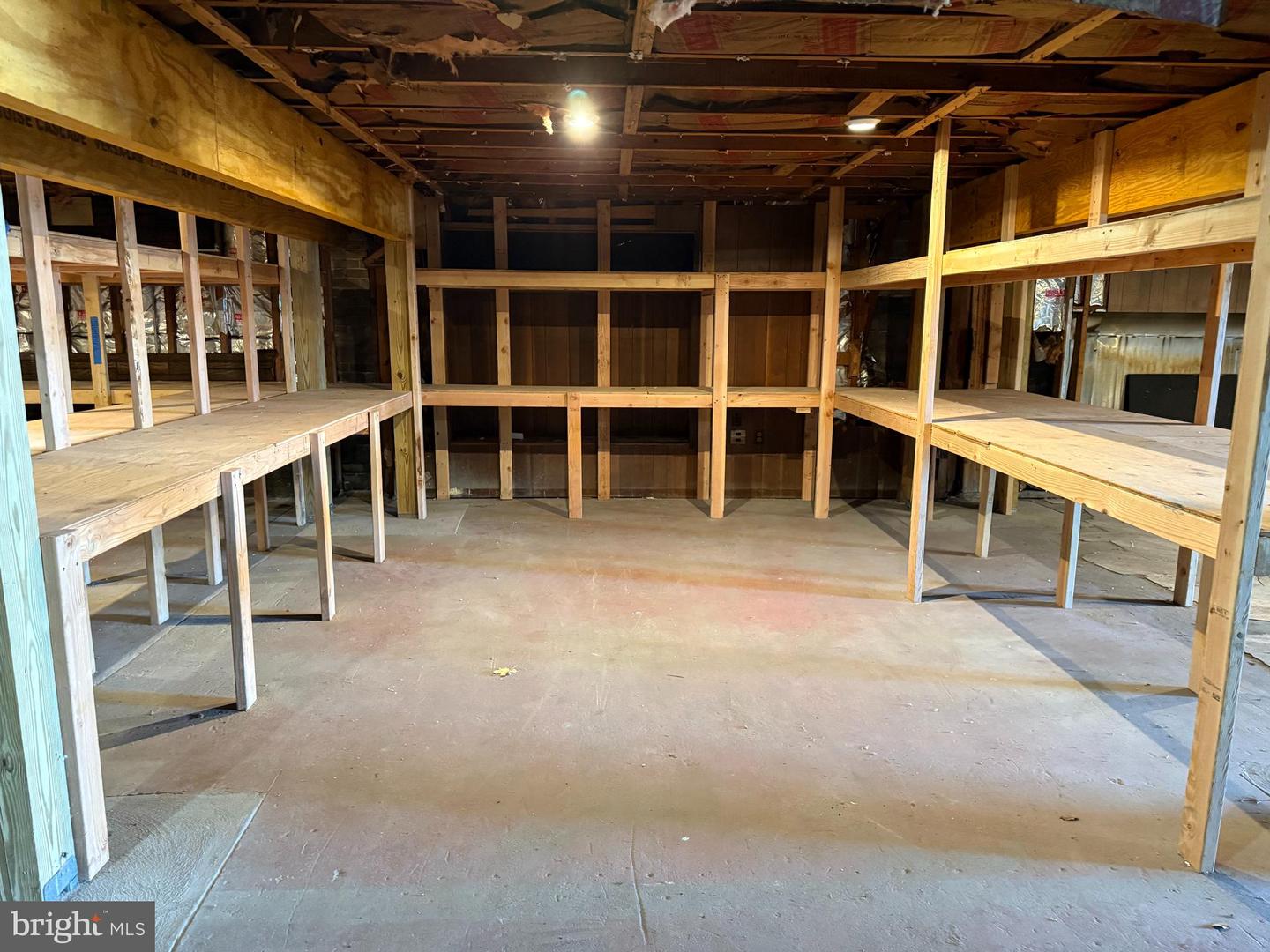 64 E Washington Ave Property Photo 19