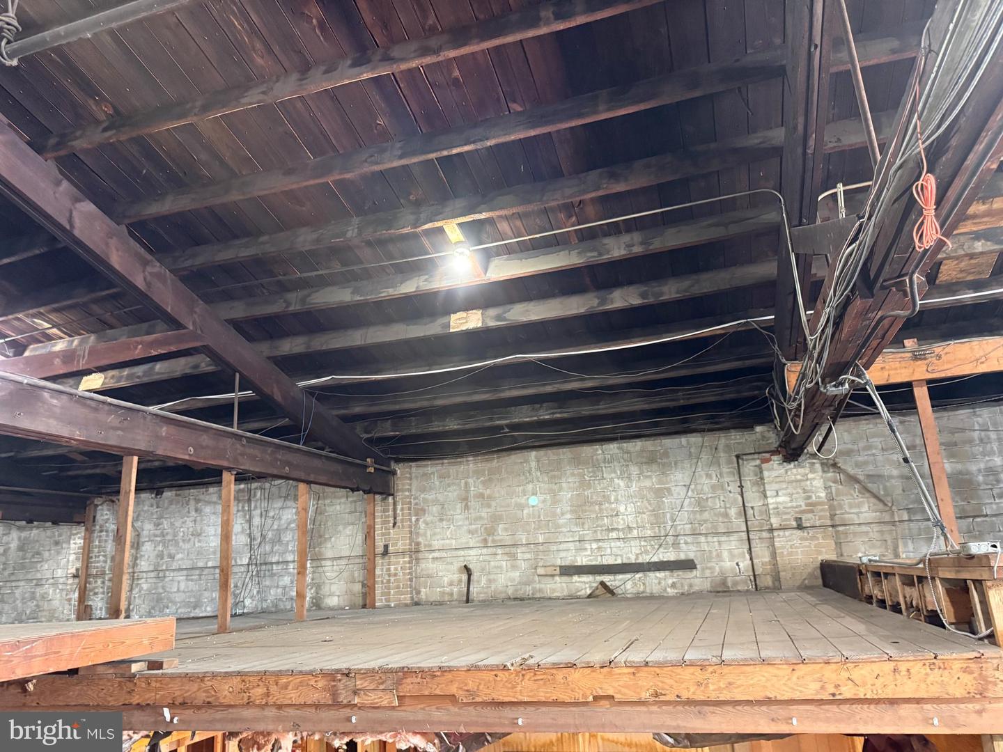 64 E Washington Ave Property Photo 27