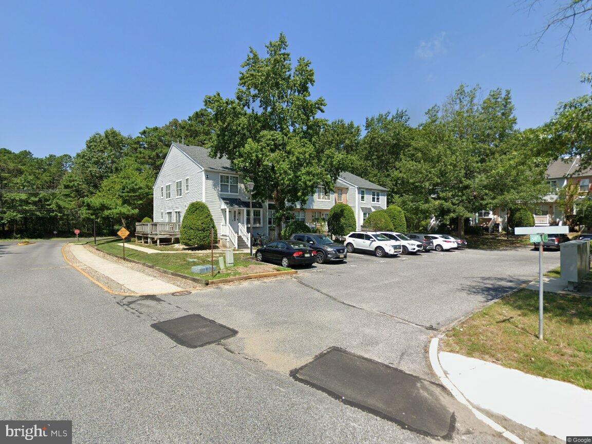 4808 Hawthorne Ln Property Photo 1