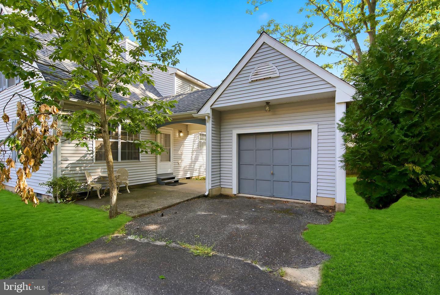 526 E Revere Way Property Photo 3