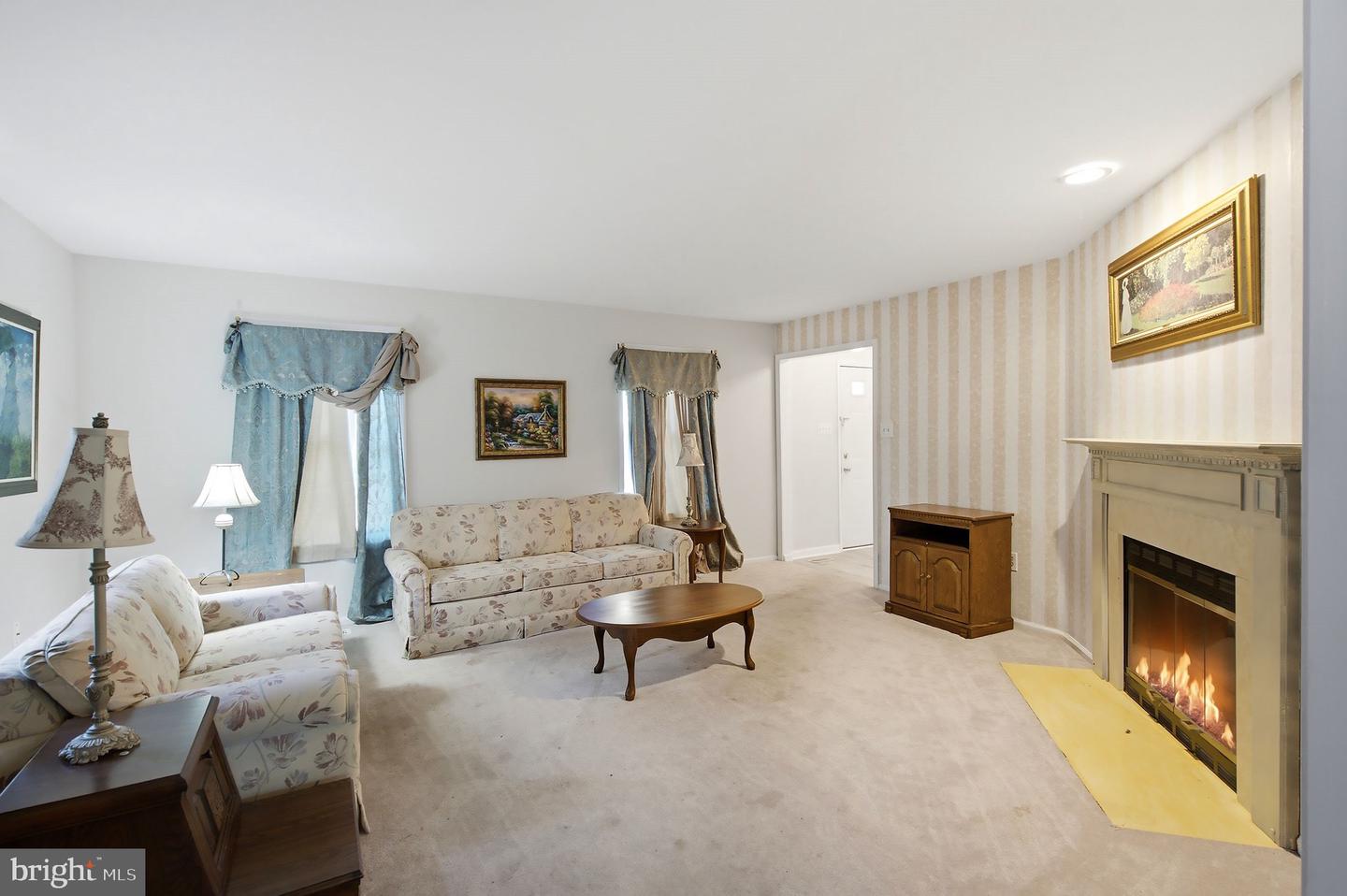 526 E Revere Way Property Photo 6
