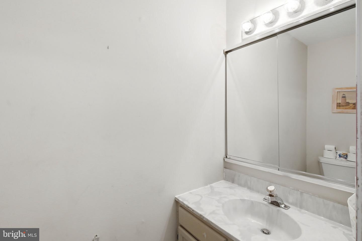526 E Revere Way Property Photo 9