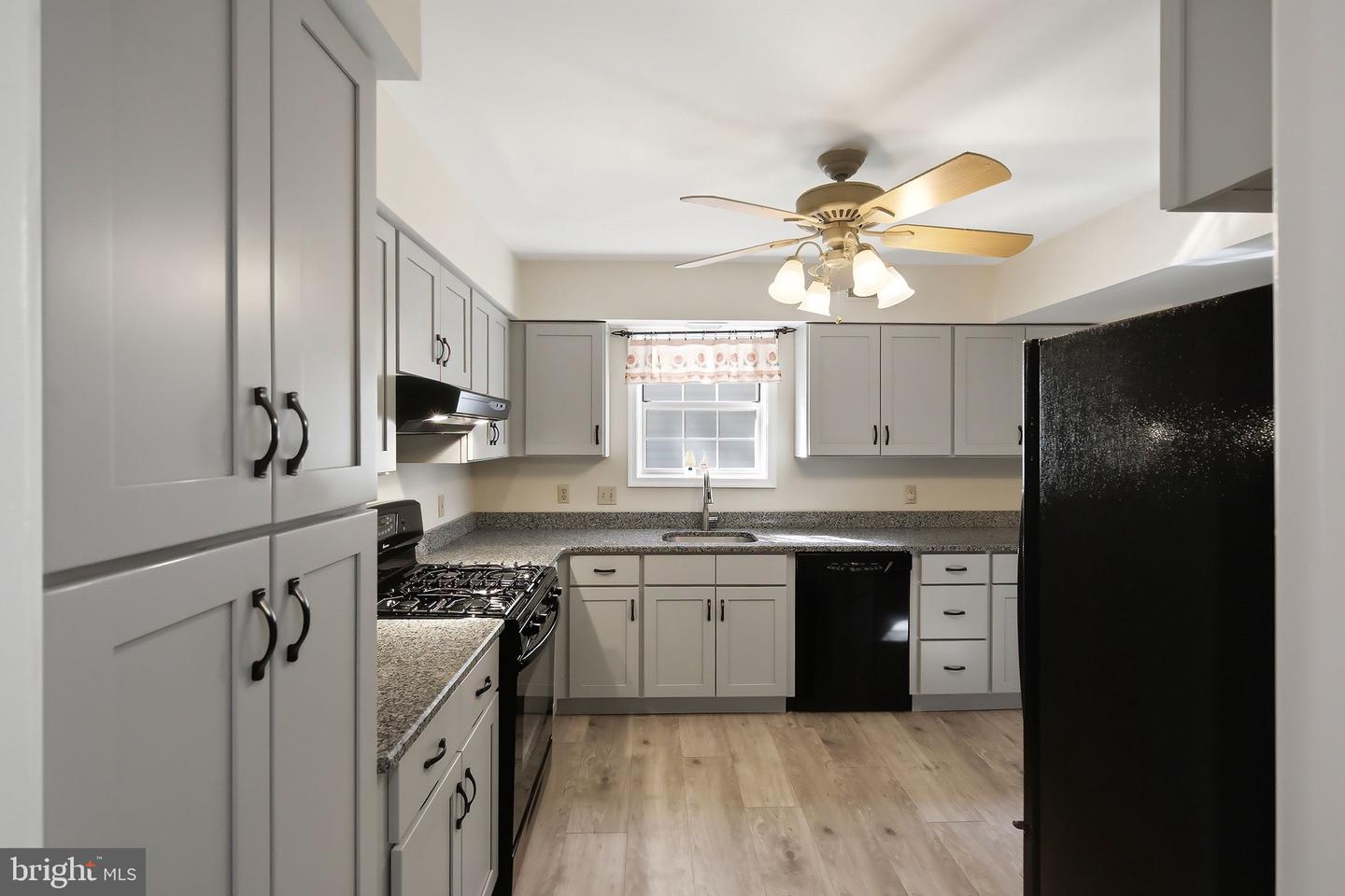 526 E Revere Way Property Photo 12