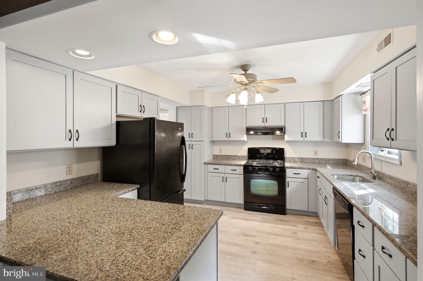 526 E Revere Way Property Photo 13