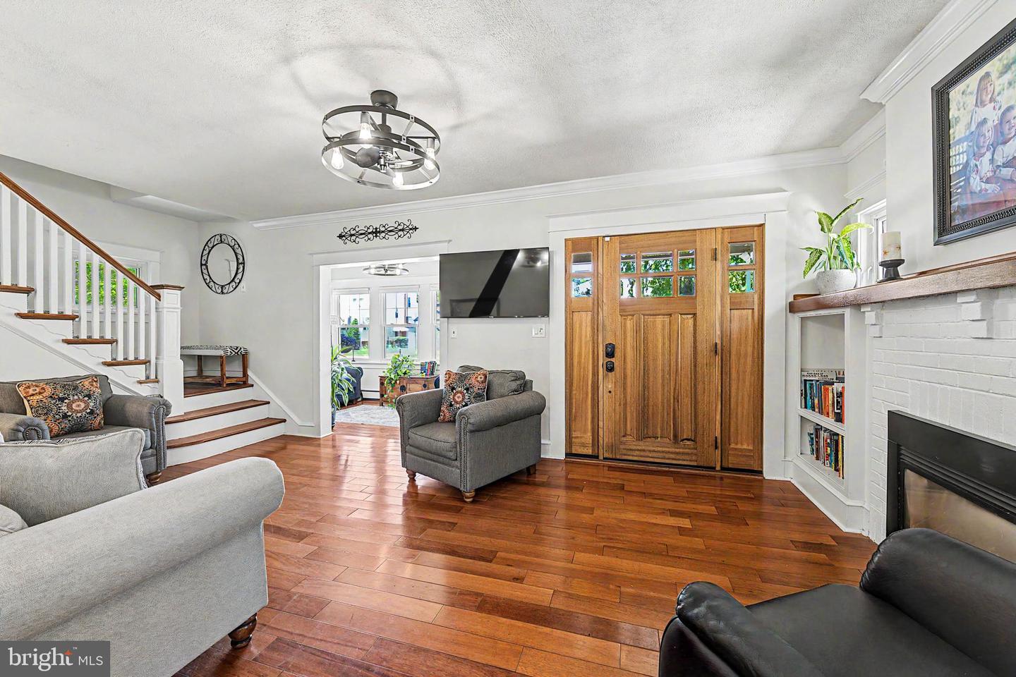 34 E Dawes Ave Property Photo 4