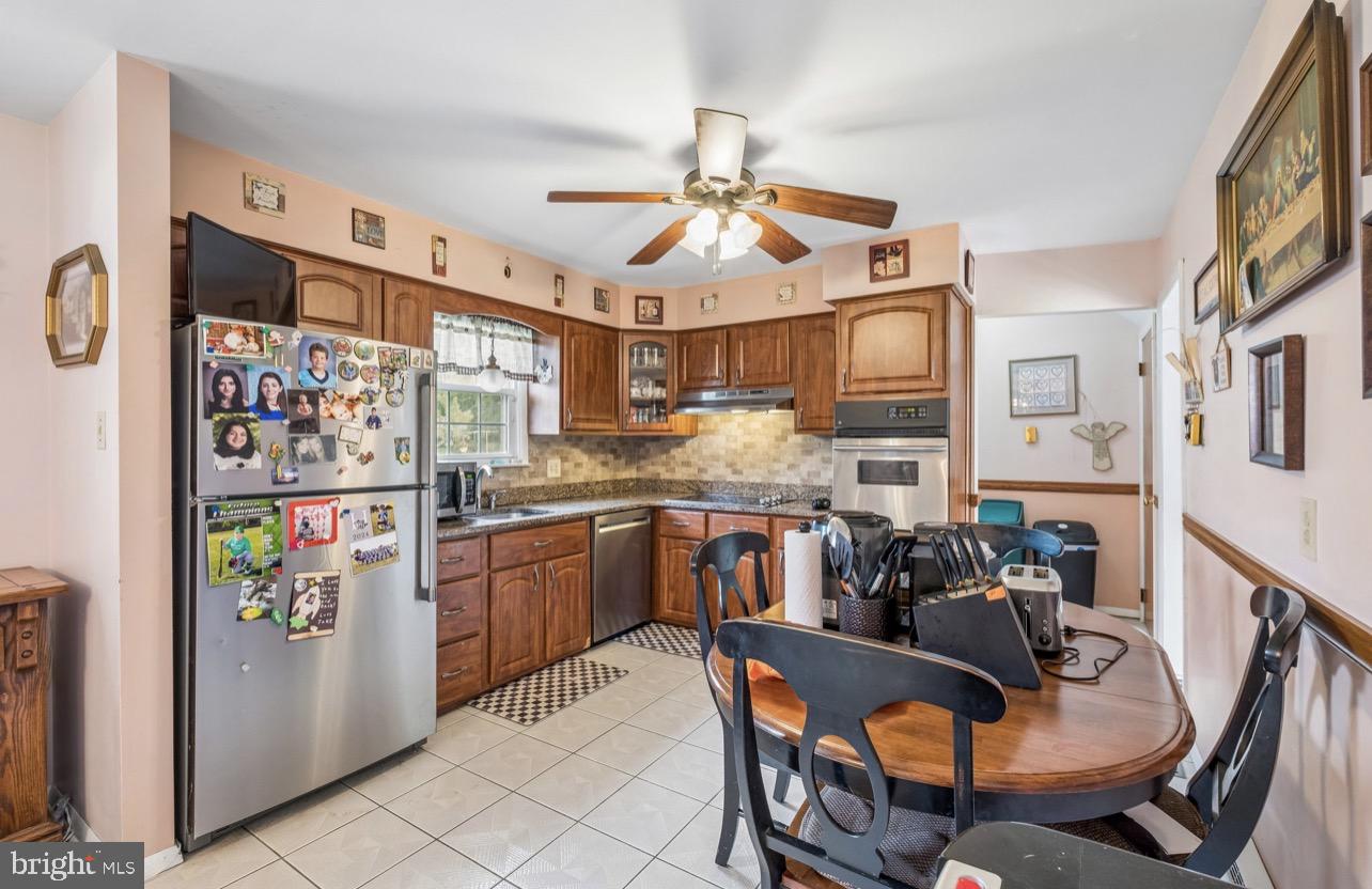 11 Queens Ln Property Photo 22