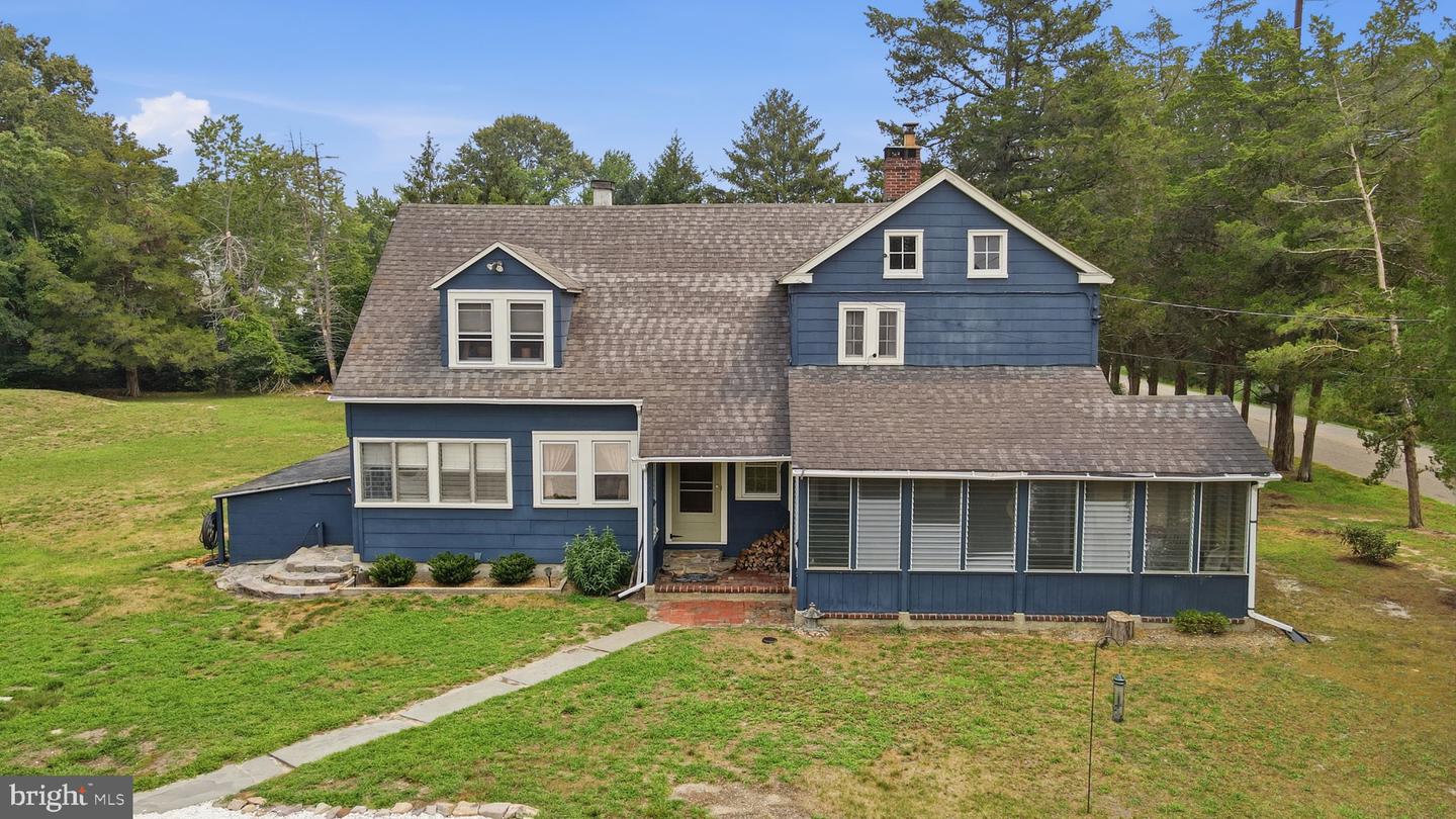 224 RIVERSIDE DR