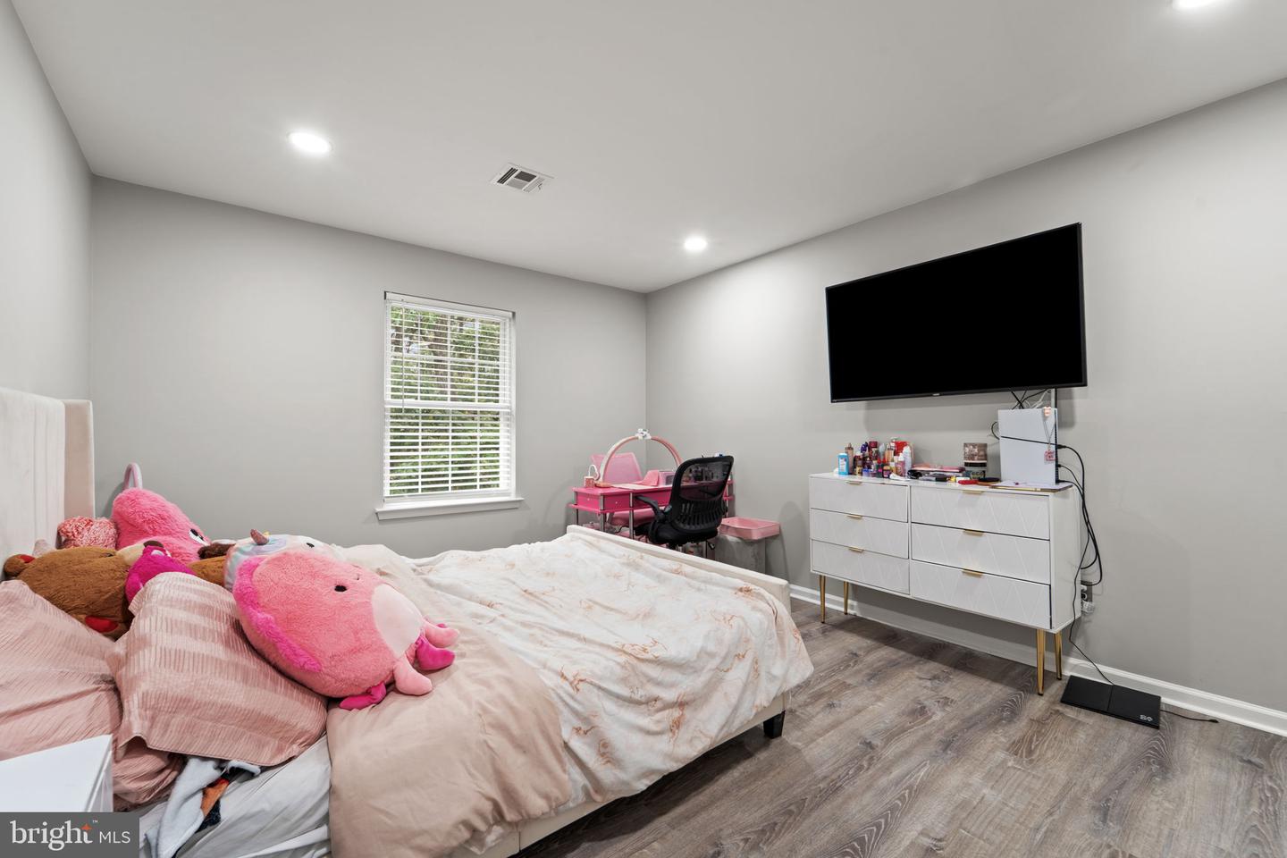 144 Knights Bridge Way Property Photo 26