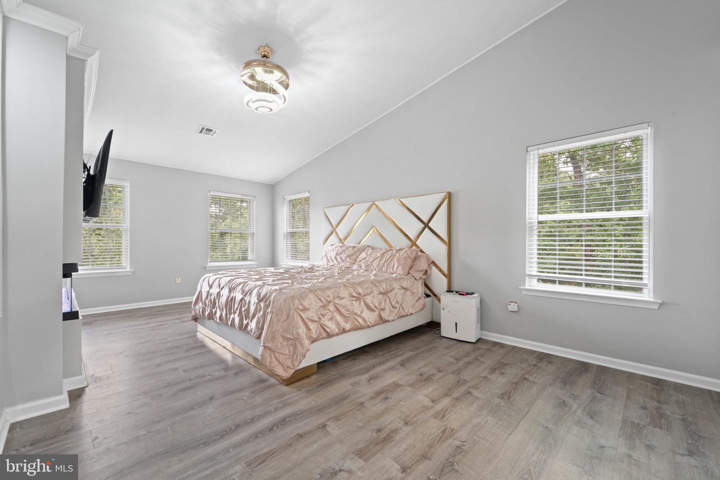 144 Knights Bridge Way Property Photo 32