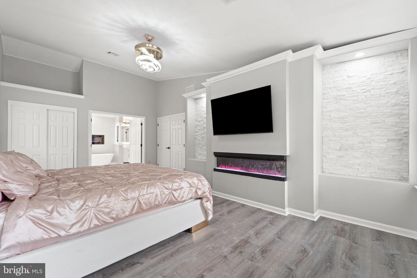 144 Knights Bridge Way Property Photo 33