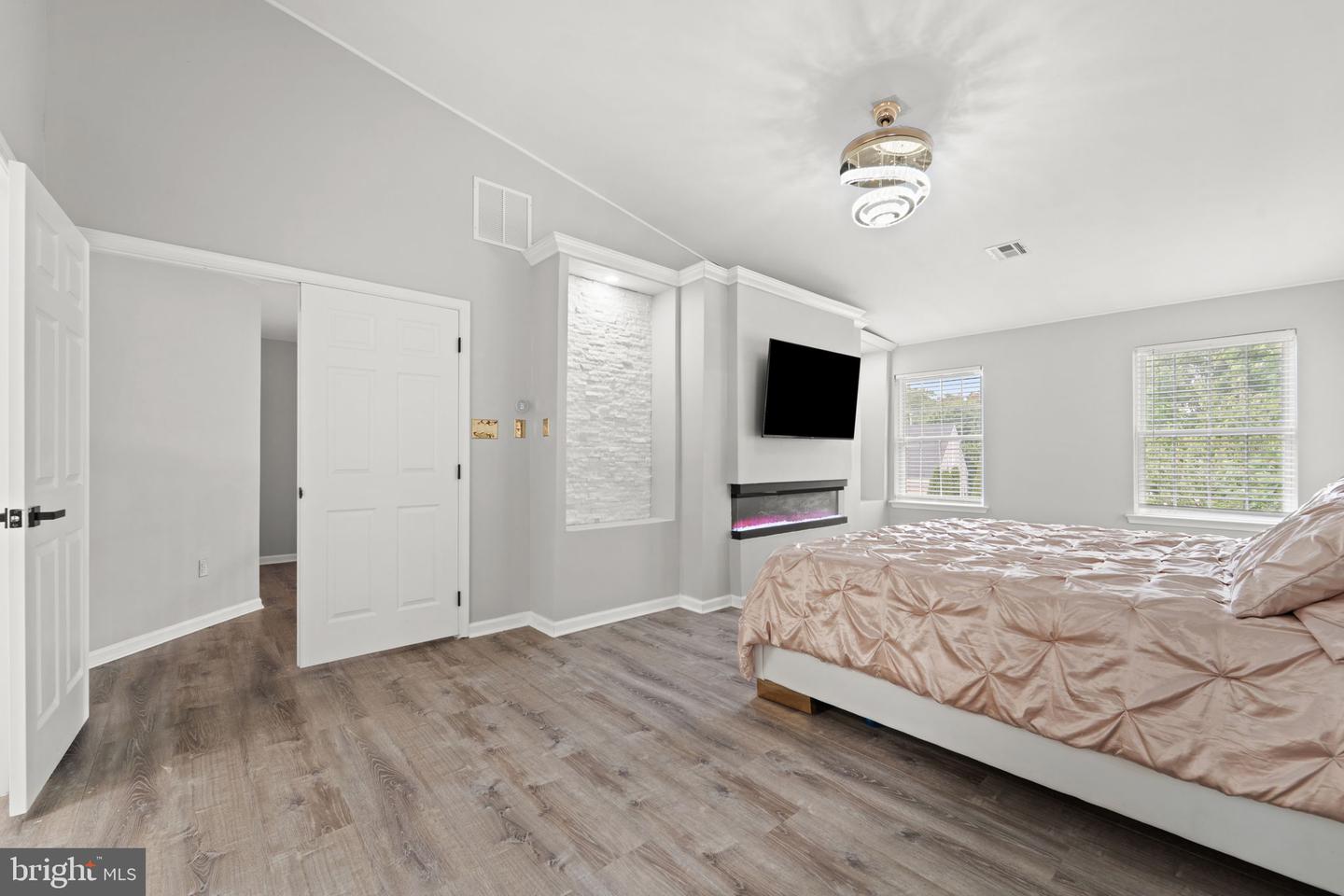 144 Knights Bridge Way Property Photo 34