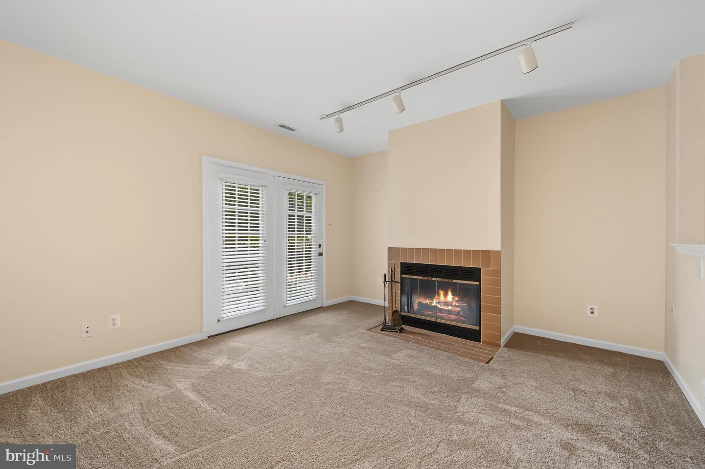 1555 Hamilton Ct Property Photo 5