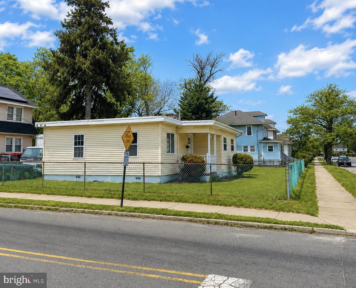 815 Broad St Property Photo 2