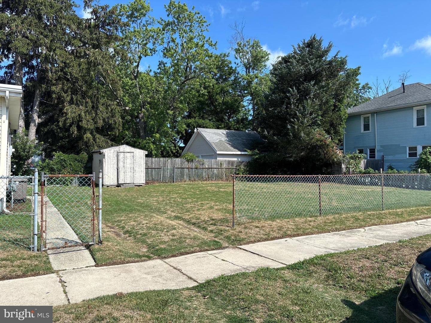 815 Broad St Property Photo 15