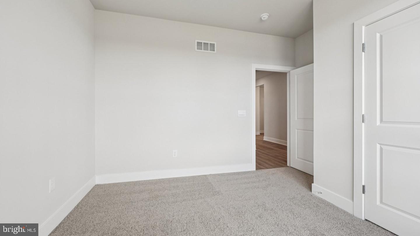 216 Huntington Dr Property Photo 11