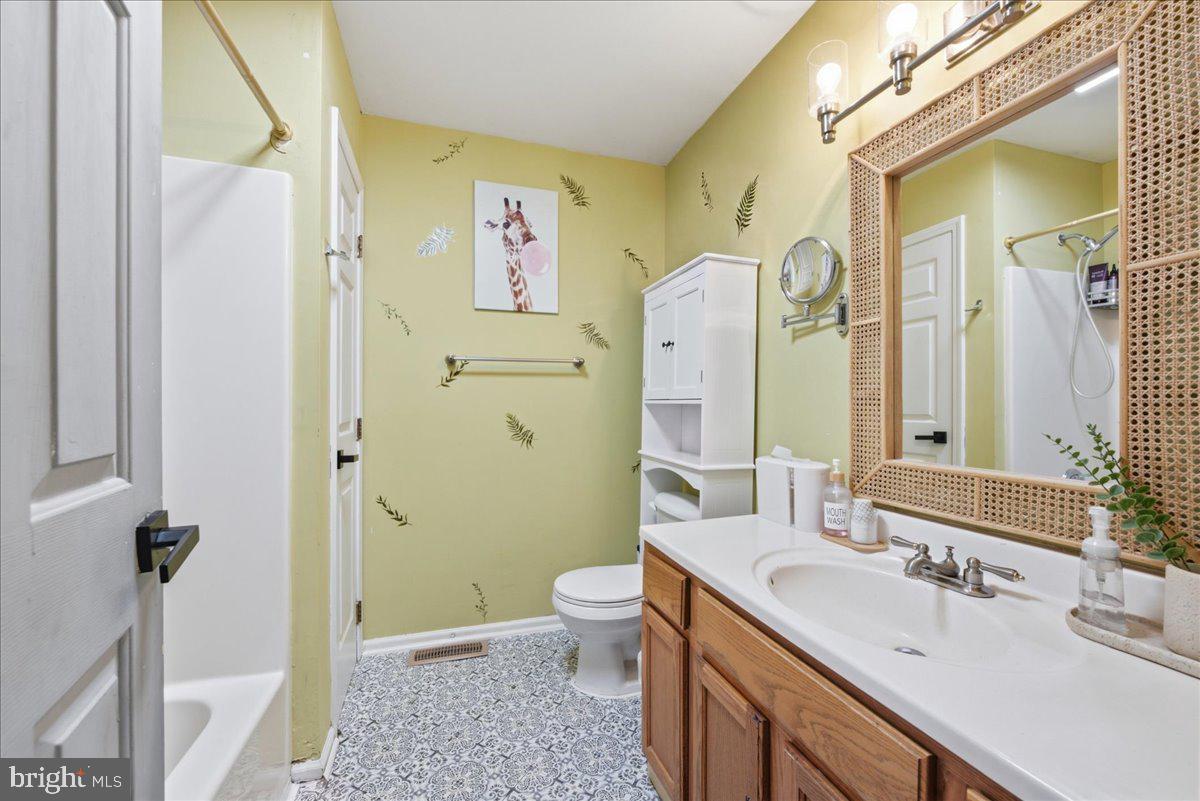 114 Catherine Ave Property Photo 13
