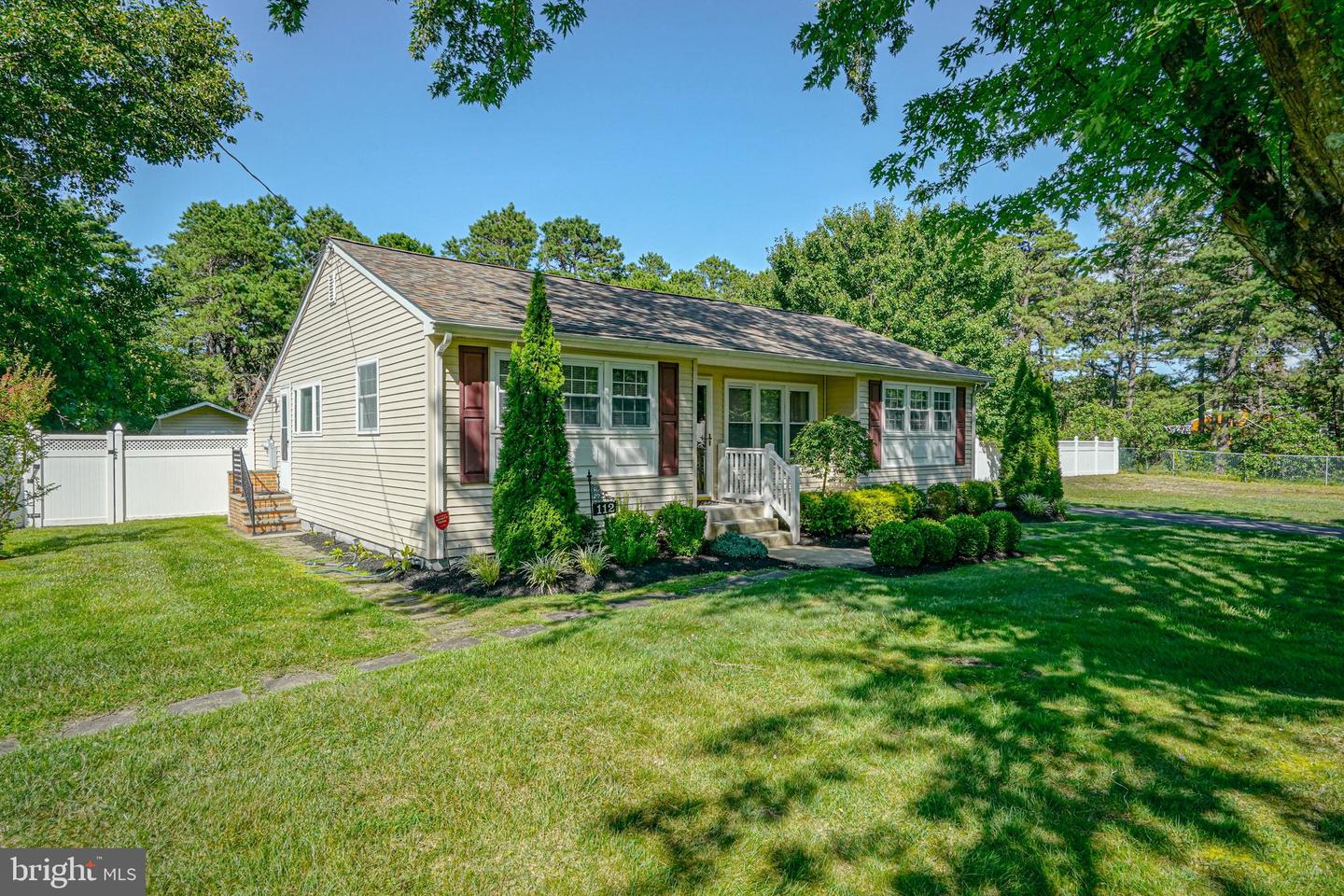 112 E Park Ave Property Photo 4