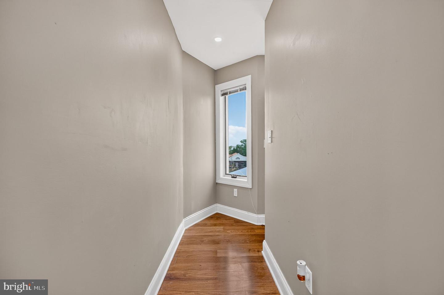 118 Morris Ave Property Photo 41