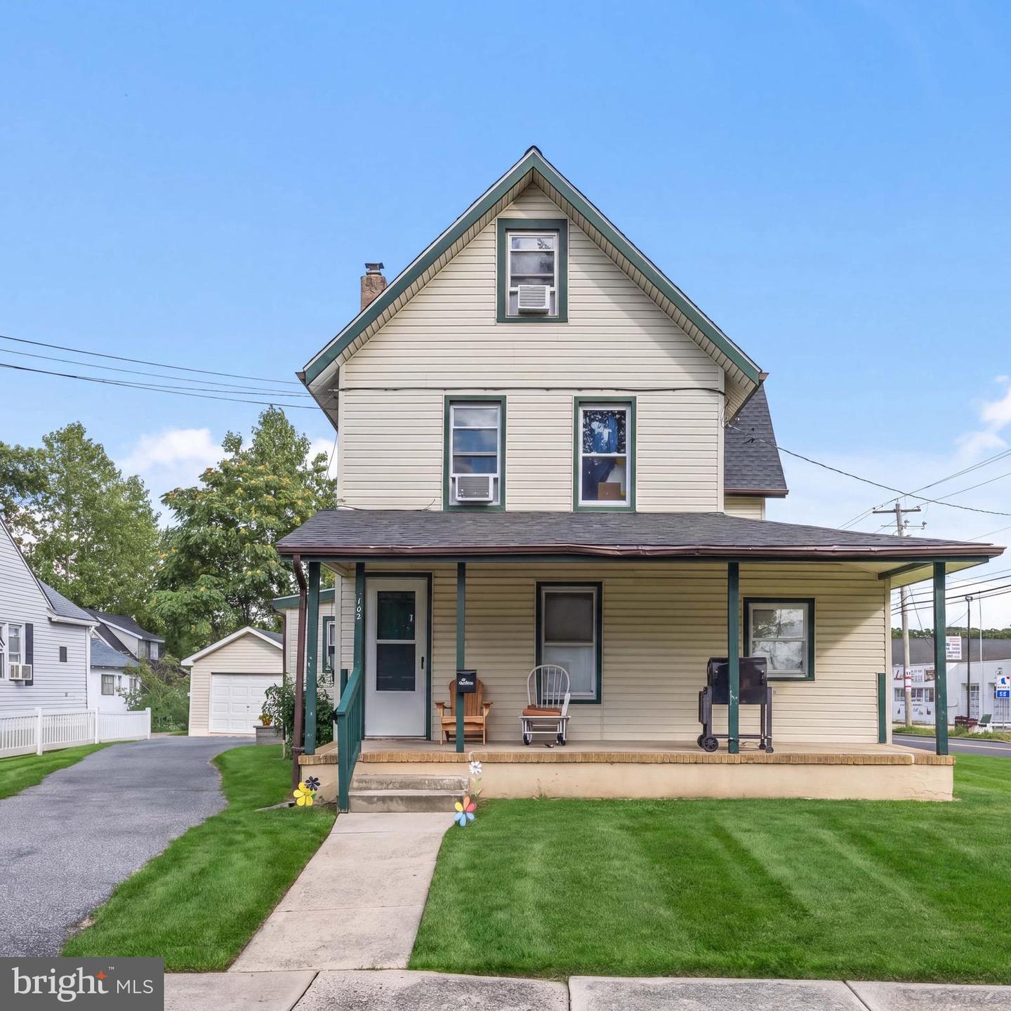 102 Grape St Property Photo 1