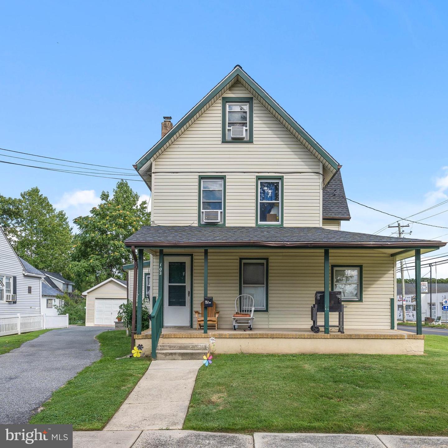 102 Grape St Property Photo 2