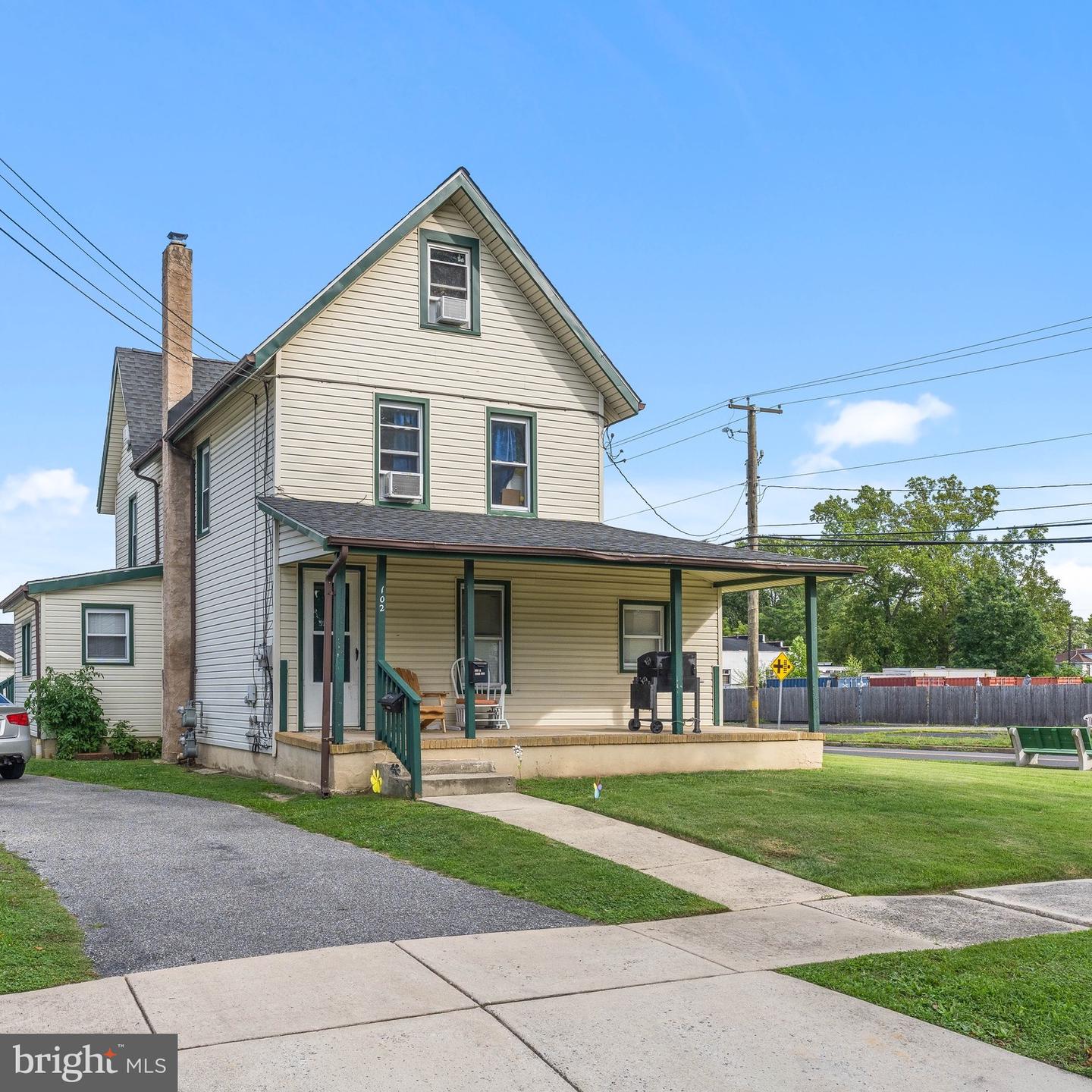 102 Grape St Property Photo 3