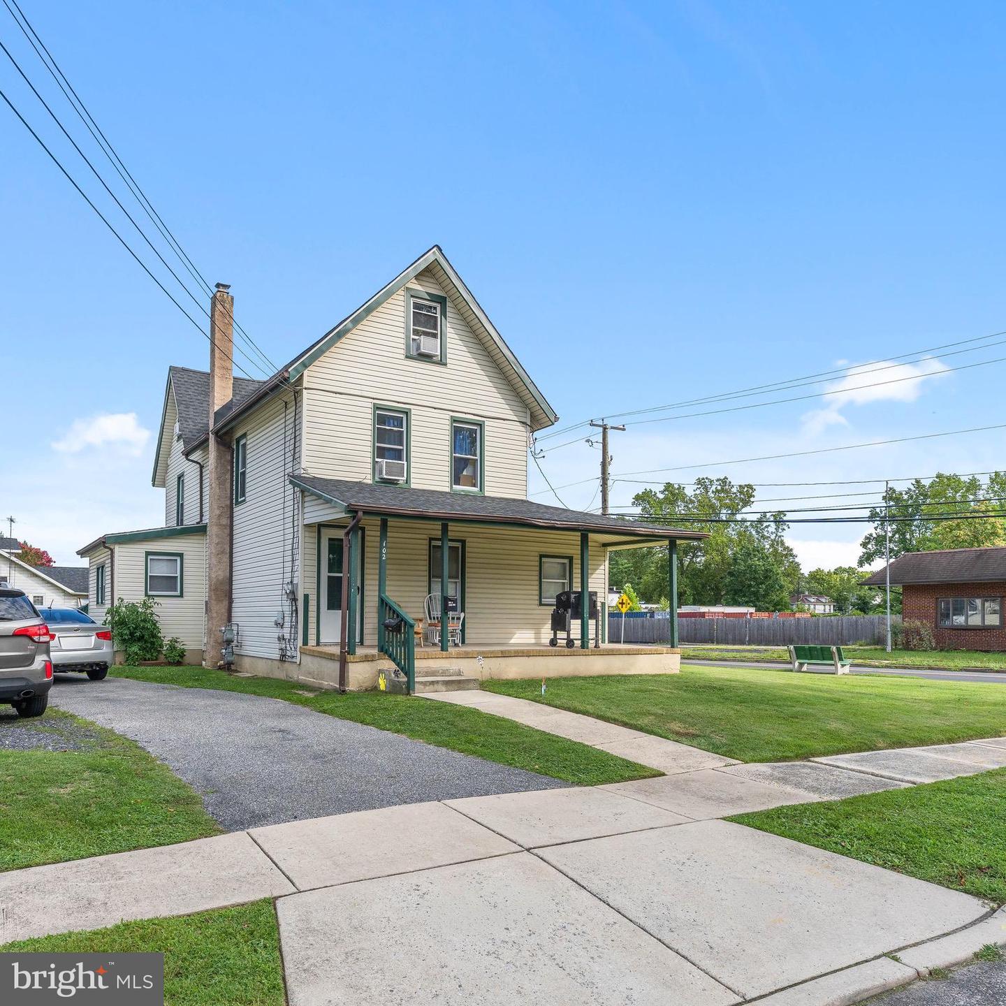 102 Grape St Property Photo 4